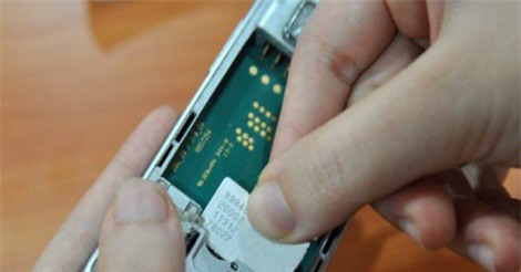 Nhân viên nhà mạng tự ý cắt liên lạc, bán sim của khách hàng