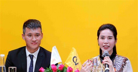 Thuỷ Tiên diện set trang phục hơn một tỷ đồng sánh cùng Công Vinh