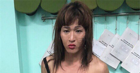 Bắt hai đối tượng giả gái trộm túi xách hàng trăm triệu trên ôtô ở Sài Gòn