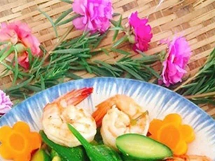 Cuối tuần thanh đạm với bí non xào tôm
