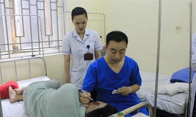 Nam thanh niên bị bạn cắn đứt tai trong cuộc nhậu