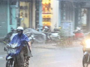 DỰ BÁO THỜI TIẾT (4/5): Nam Bộ chính thức bước vào mùa mưa, tiềm ẩn dông sét mạnh