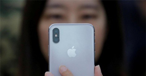 Giá trị Apple vượt 900 tỷ USD nhờ Warren Buffett