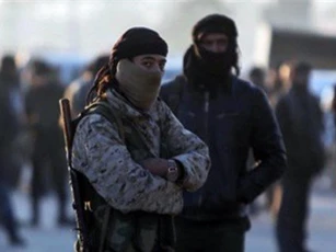 IS và nhóm đối thủ giao tranh dữ dội ở Nam Syria