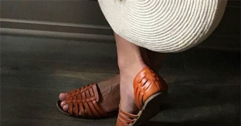 Những kiểu dép bệt "hot" nhất Hè 2018