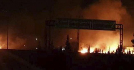 Israel bất ngờ nã tên lửa vào Syria, 2 người thiệt mạng, 2 xe bị "thổi bay"