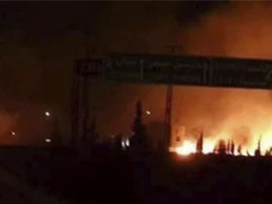 Israel bất ngờ nã tên lửa vào Syria, 2 người thiệt mạng, 2 xe bị "thổi bay"