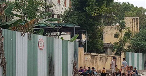 Một người đàn ông tử vong ở tường rào bệnh viện