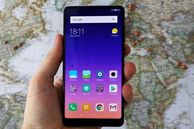 Mở hộp smartphone Chip S845, RAM 6 GB, camera ngang iPhone X, giá từ 12,99 triệu đồng tại Việt Nam