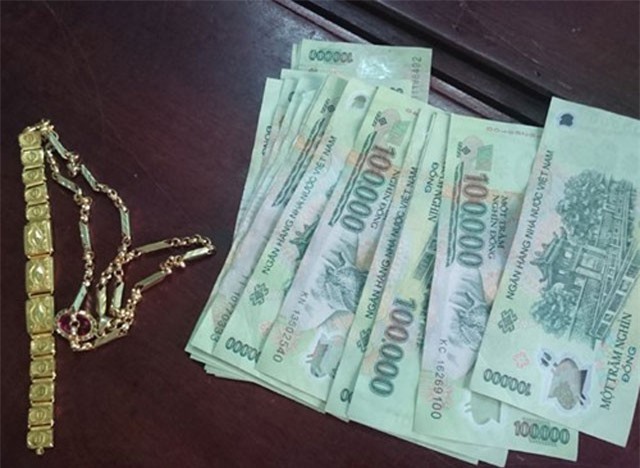 Thiếu niên ăn trộm liên tiếp lấy tiền đi… mua dâm