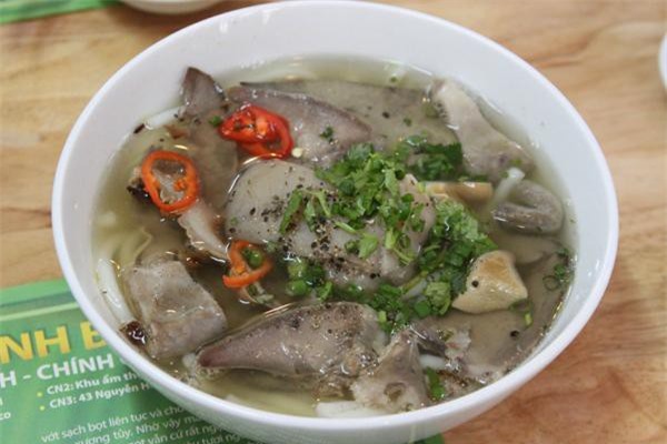 Bánh canh Bến Có hút khách Sài Gòn