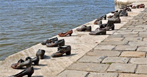 Bí ẩn đằng sau những đôi giày vô chủ bên bờ sông Danube