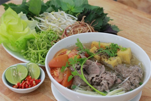 Bún vị Bắc cho bữa sáng nhanh gọn ở Sài Gòn