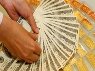 GIÁ VÀNG NGÀY 11/5: Tăng vọt nhờ USD giảm mạnh