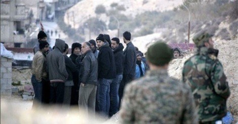 Hàng loạt phiến quân cúi đầu trước quân đội Syria ở Bắc Homs