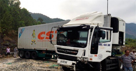 Tai nạn liên hoàn gây ách tắc đường vào hầm Hải Vân