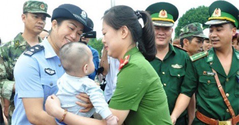 Bé trai bị bán sang Trung Quốc khi mới 8 ngày tuổi