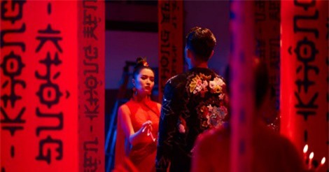 Không kém cạnh Sơn Tùng M-TP, Bích Phương cũng khiến khán giả dậy sóng với MV "Bùa yêu"