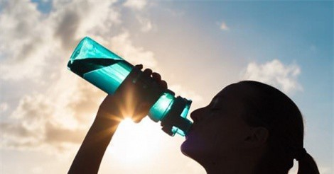 Mụn trứng cá ở người lớn: Ăn uống là thủ phạm?