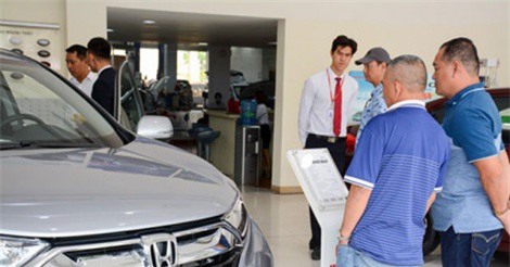 Ôtô khan hàng giữ giá bán, thị trường ‘án binh bất động’