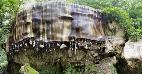 Truyền thuyết đứa con ả điếm và chiếc giếng hóa đá ở Anh