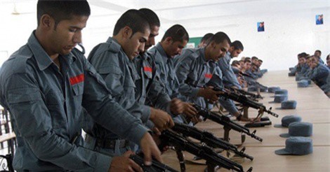 Lính Afghanistan chê súng Mỹ, ngưỡng mộ AK Nga