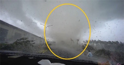 Lốc xoáy trong đêm gây nhiều thiệt hại cho người dân