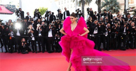 Bóc mác váy áo của dàn mỹ nhân trên thảm đỏ Cannes