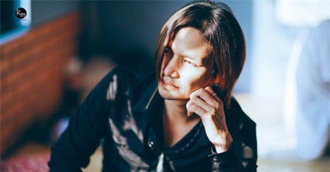 Lệ Rơi bất ngờ tái xuất già đi trông thấy, mái tóc dài suôn mượt cực lãng tử