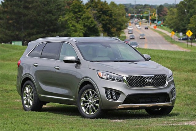 Top 10 xe 7 chỗ khách hàng không nên bỏ qua khi mua sắm