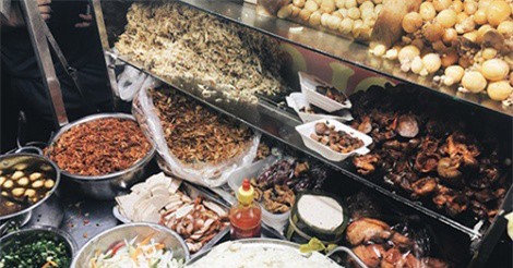 Xôi gà vỉa hè giá đắt bằng bát phở ở Sài Gòn nhưng vẫn đông khách