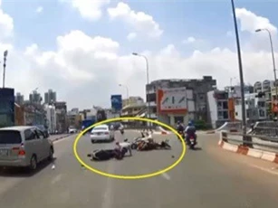 Clip: Gây tai nạn liên hoàn, nam thanh niên thản nhiên bỏ chạy