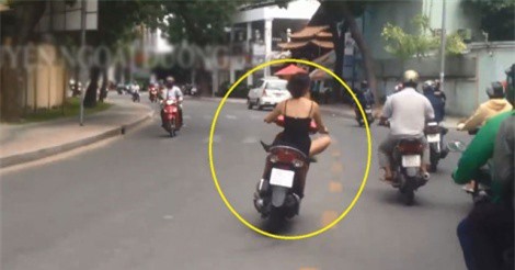 Clip: “Hot girl” không đội mũ bảo hiểm, lái xe lạng lách giữa đường phố Sài Gòn