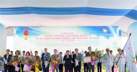 FrieslandCampina Hà Nam đón nhận Huân chương Lao động hạng Nhì