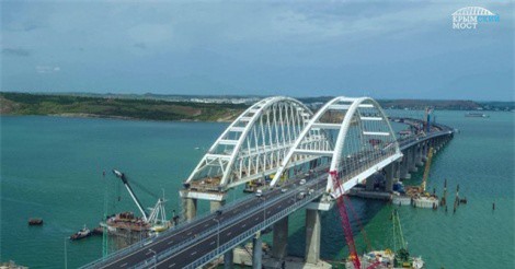 Nga thông cầu Crimea, Bộ Ngoại giao Anh "nổi đóa" 