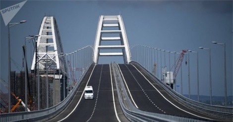 Nga thông cầu Crimea: Ukraine muốn làm to chuyện