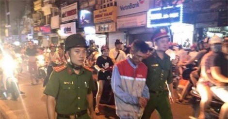 Bắt giữ gã đàn ông dùng kéo đâm vợ cũ trọng thương ở Hà Nội