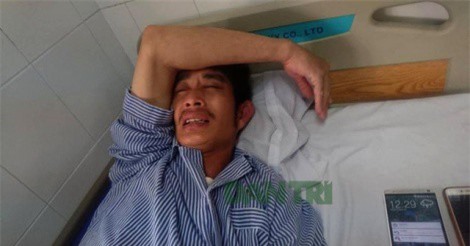 Chuyển tài xế taxi bị “choảng” gạch sang Bệnh viện Việt Đức điều trị