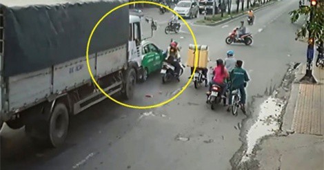 Clip: Xe tải mất phanh, gây tai nạn liên hoàn