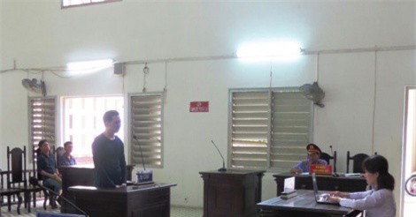 Dùng búa đập 12 nhát vào đầu chủ quán cà phê kích dục để cướp tài sản