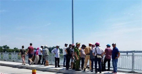 Ứng cứu bất thành người đàn ông nghi ôm con nhỏ nhảy sông tự vẫn ở Huế