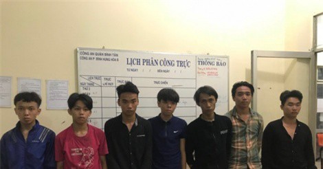 Băng trộm đột nhập nhà công an lấy cảnh phục và còng số 8