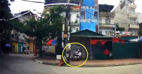 Clip: Vượt ẩu, hai học sinh nhận cái kết “đắng”