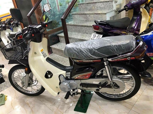 Honda Dream II 2002 còn 'zin' chưa đổ xăng, rao bán 1,2 tỷ đồng nhiều người 'ngã ngửa'