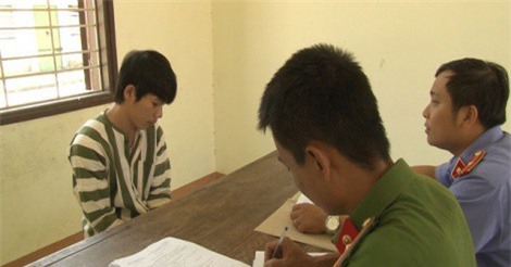 Dùng cỏ Mỹ xong đốt phá nhà, dùng dao chém cả công an và bảo vệ dân phố