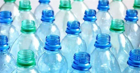 Nguy hại từ việc tái sử dụng chai nước nhựa