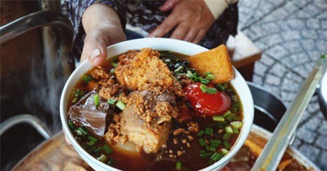 Quán bún riêu 30 năm ở Sài Gòn: Bán 500 tô trong 6 tiếng