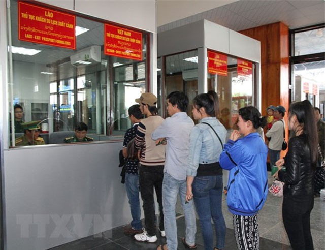 Tháo gỡ vướng mắc thủ tục xuất nhập cảnh