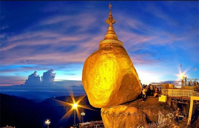 Bí ẩn về hòn đá thiêng, nghiêng mãi không đổ ở Myanmar