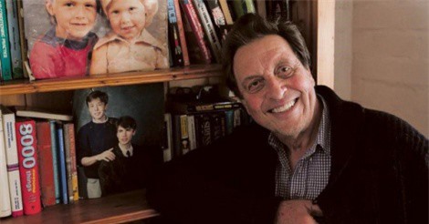 Elon Musk đã được dạy dỗ như thế nào để trở nên kiệt xuất?